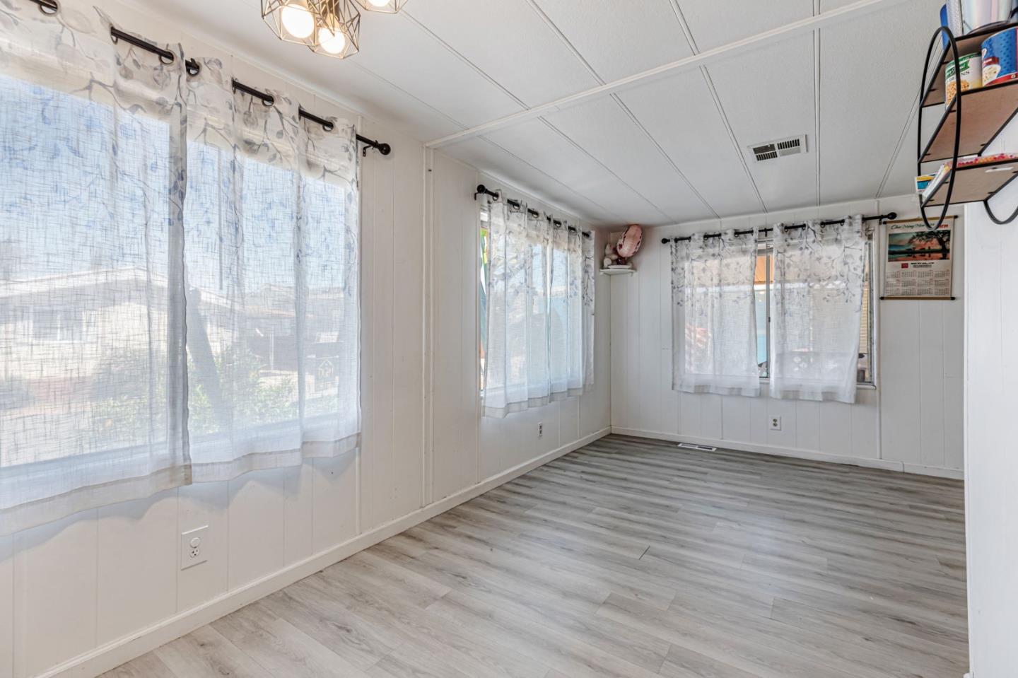 Detail Gallery Image 20 of 36 For 200 Burnett Ave #105,  Morgan Hill,  CA 95037 - 2 Beds | 1 Baths