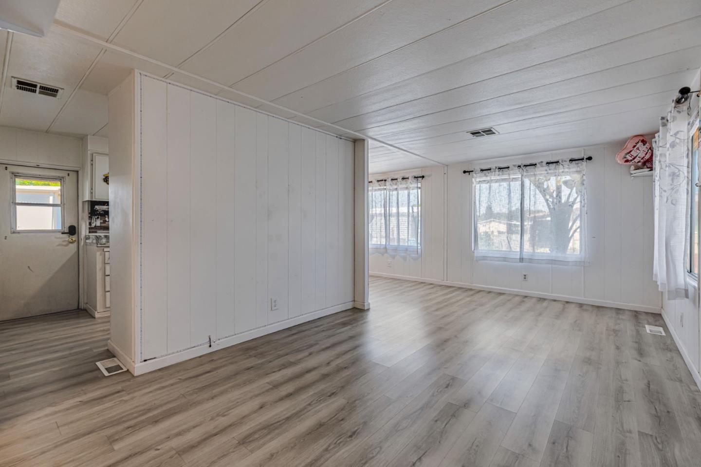 Detail Gallery Image 6 of 36 For 200 Burnett Ave #105,  Morgan Hill,  CA 95037 - 2 Beds | 1 Baths