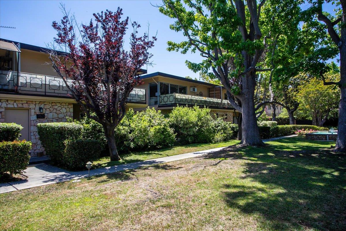 Detail Gallery Image 4 of 37 For 762 University Ave, Palo Alto,  CA 94301 - 2 Beds | 2 Baths