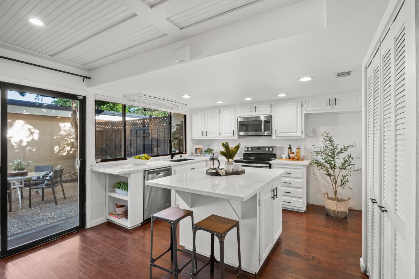 Detail Gallery Image 11 of 30 For 7094 Coral Gables Cir, San Jose,  CA 95139 - 3 Beds | 2/1 Baths