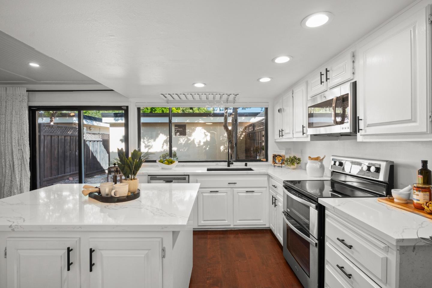 Detail Gallery Image 12 of 30 For 7094 Coral Gables Cir, San Jose,  CA 95139 - 3 Beds | 2/1 Baths