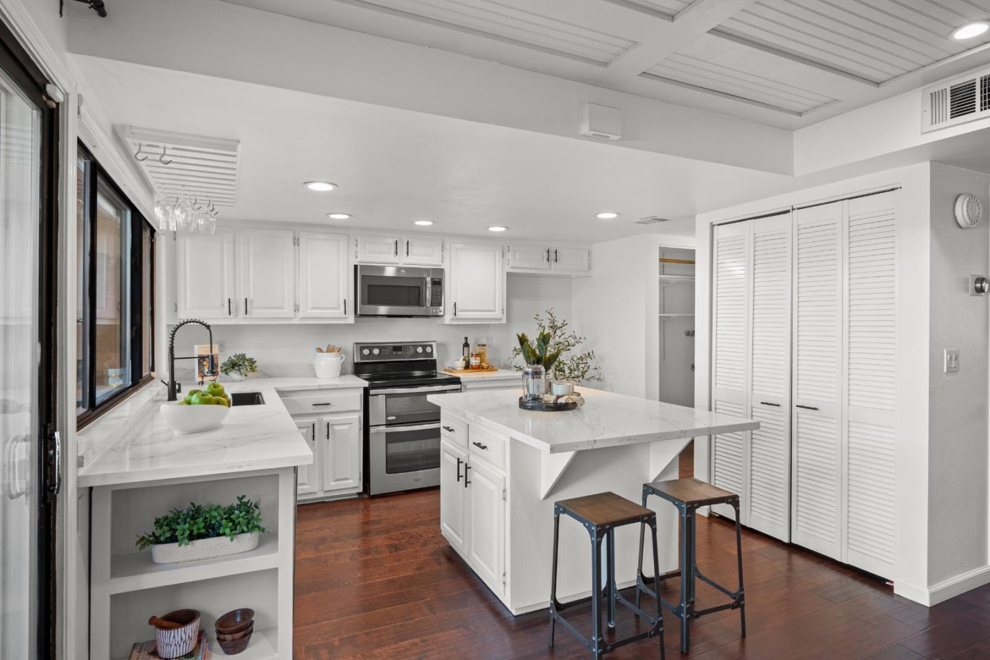 Detail Gallery Image 13 of 30 For 7094 Coral Gables Cir, San Jose,  CA 95139 - 3 Beds | 2/1 Baths