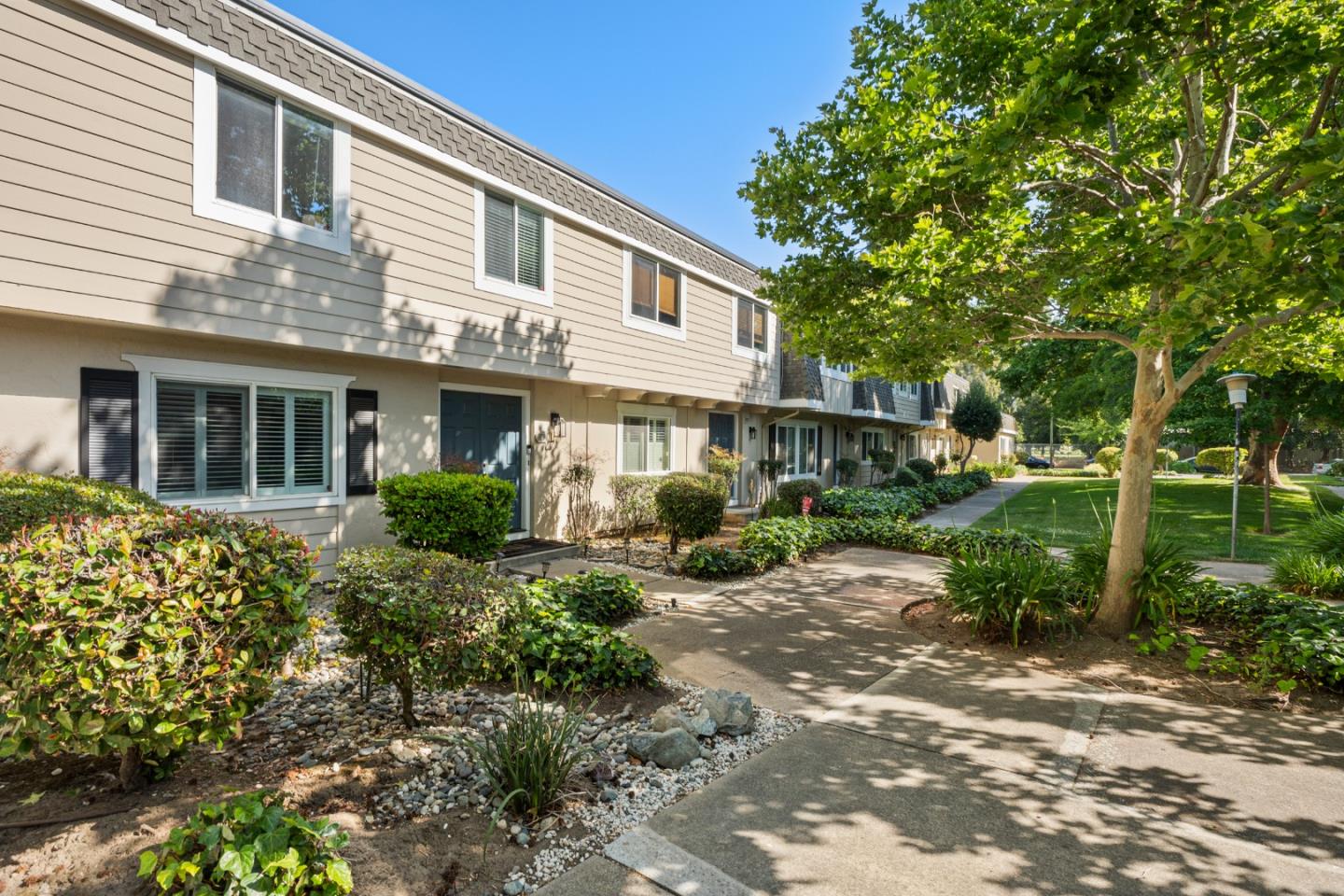 Detail Gallery Image 3 of 30 For 7094 Coral Gables Cir, San Jose,  CA 95139 - 3 Beds | 2/1 Baths