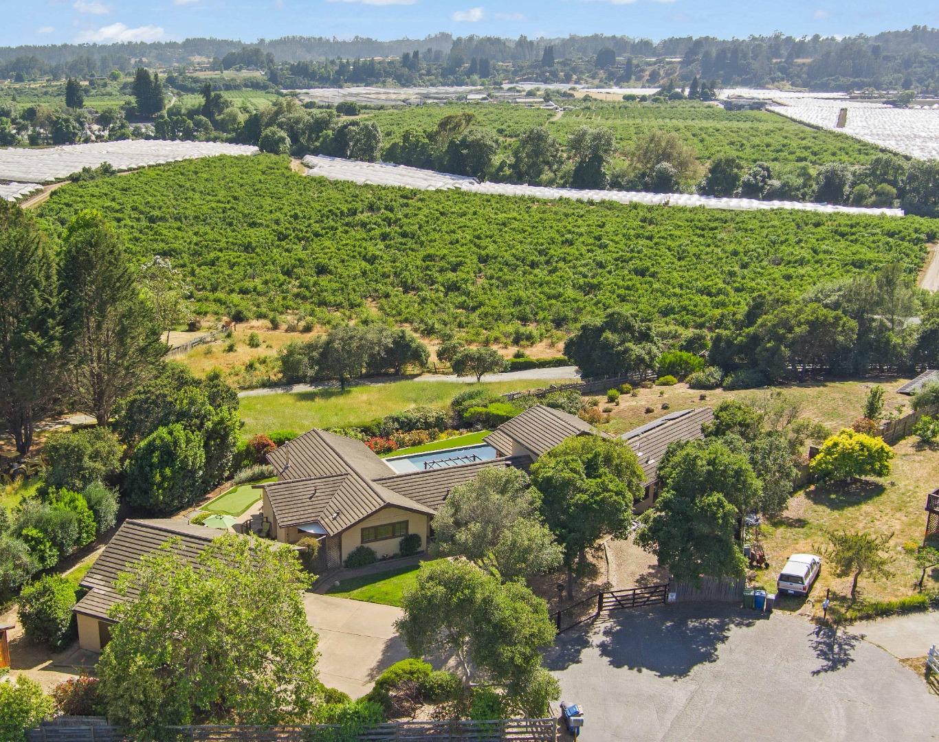 Detail Gallery Image 8 of 52 For 141 Corona Ct, Watsonville,  CA 95076 - 4 Beds | 4 Baths
