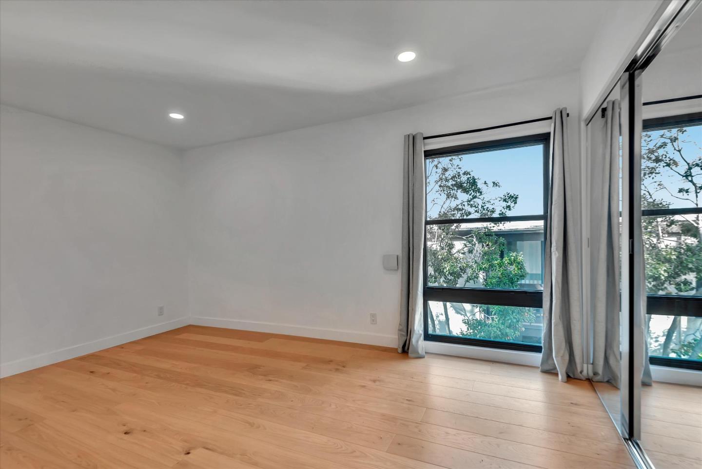 Detail Gallery Image 11 of 23 For 8650 Gulana Ave #C3053,  Playa Del Rey,  CA 90293 - 3 Beds | 2 Baths