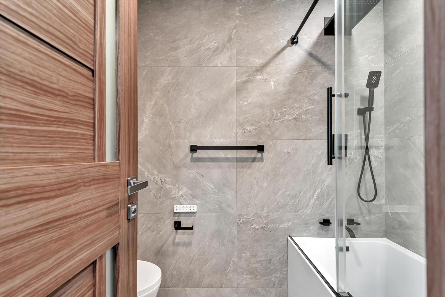 Detail Gallery Image 15 of 23 For 8650 Gulana Ave #C3053,  Playa Del Rey,  CA 90293 - 3 Beds | 2 Baths