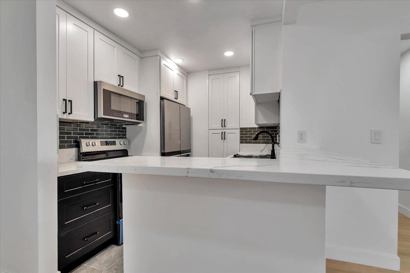 Detail Gallery Image 7 of 23 For 8650 Gulana Ave #C3053,  Playa Del Rey,  CA 90293 - 3 Beds | 2 Baths
