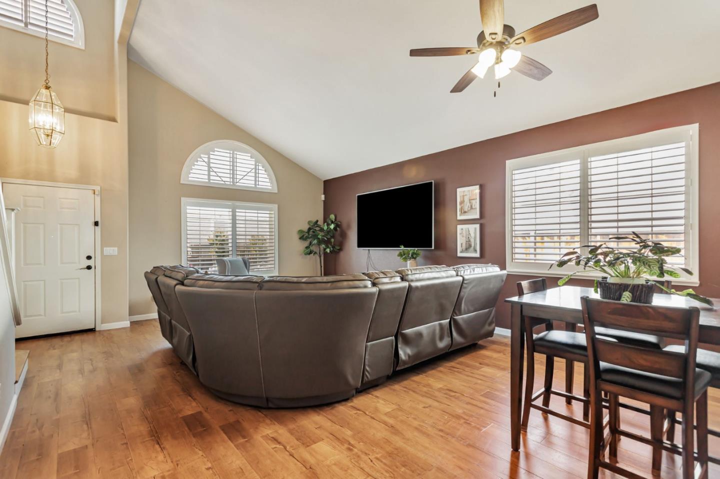 Detail Gallery Image 12 of 63 For 2711 Valley View Rd, Hollister,  CA 95023 - 4 Beds | 3 Baths