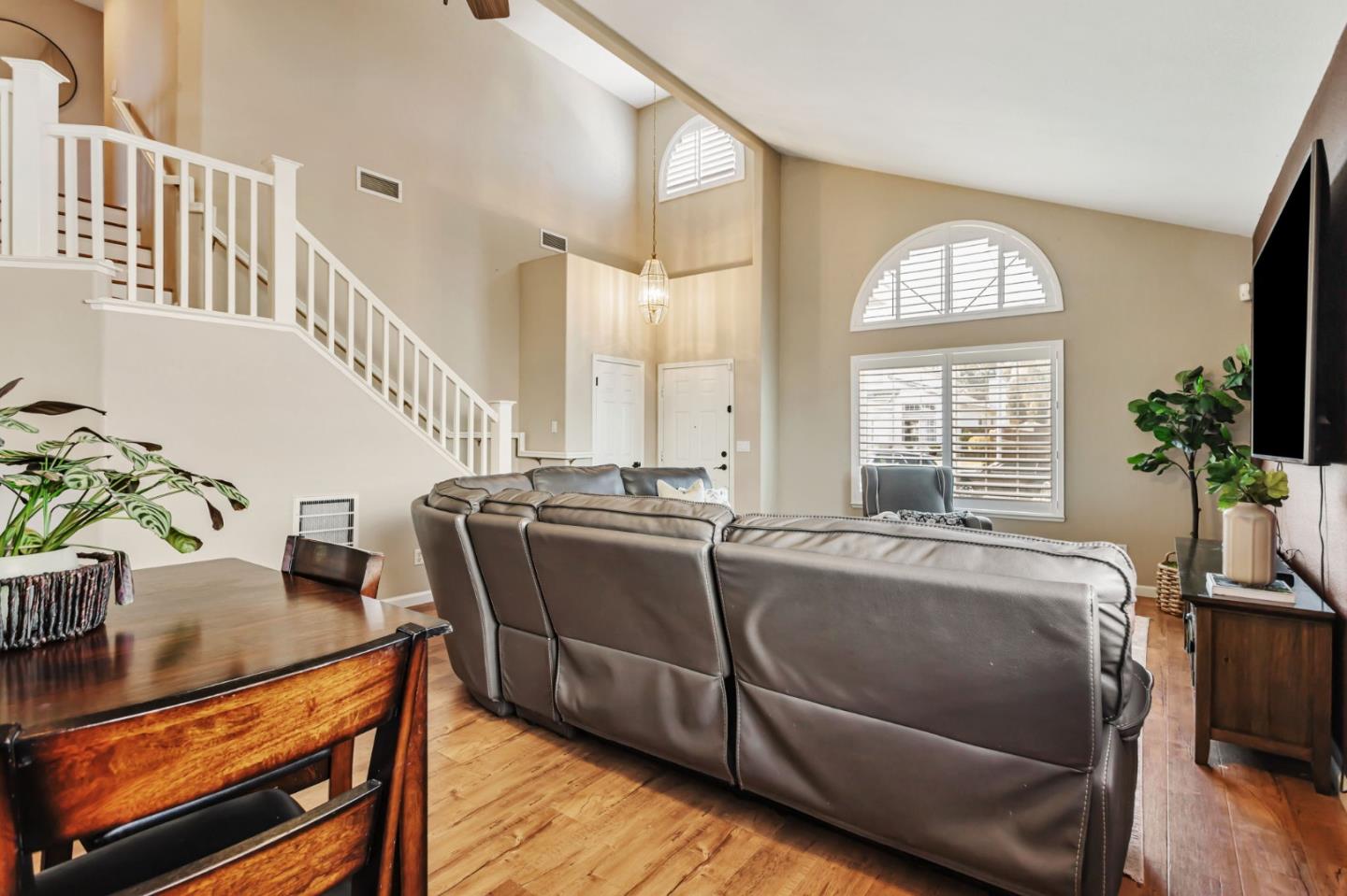 Detail Gallery Image 13 of 63 For 2711 Valley View Rd, Hollister,  CA 95023 - 4 Beds | 3 Baths