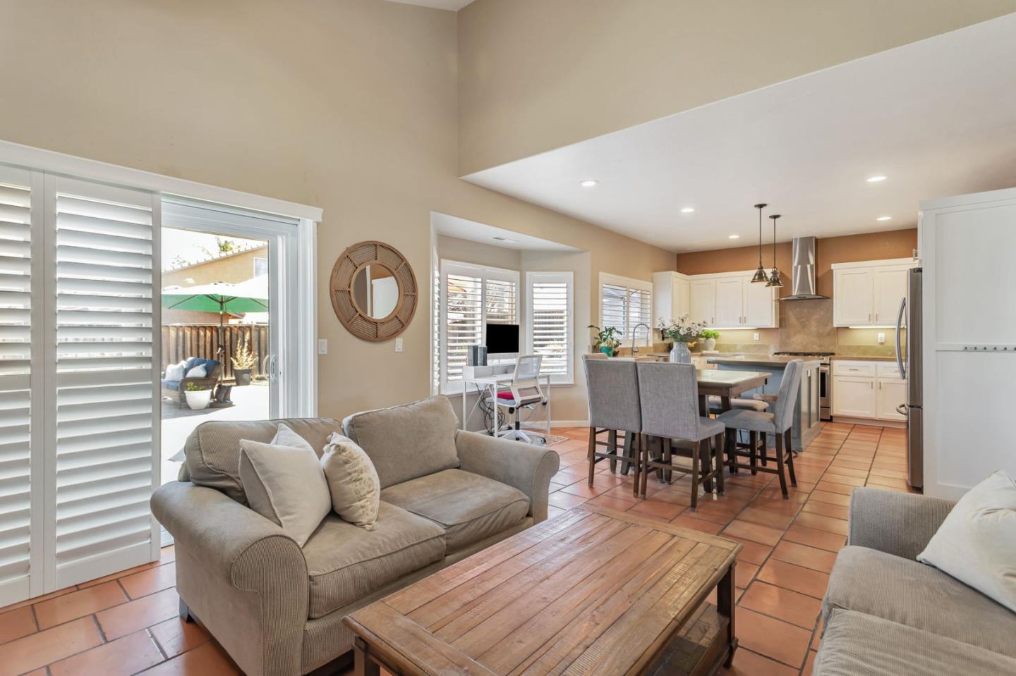 Detail Gallery Image 15 of 63 For 2711 Valley View Rd, Hollister,  CA 95023 - 4 Beds | 3 Baths