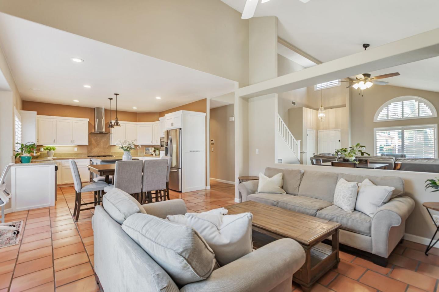 Detail Gallery Image 16 of 63 For 2711 Valley View Rd, Hollister,  CA 95023 - 4 Beds | 3 Baths