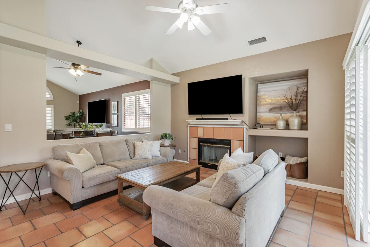 Detail Gallery Image 17 of 63 For 2711 Valley View Rd, Hollister,  CA 95023 - 4 Beds | 3 Baths