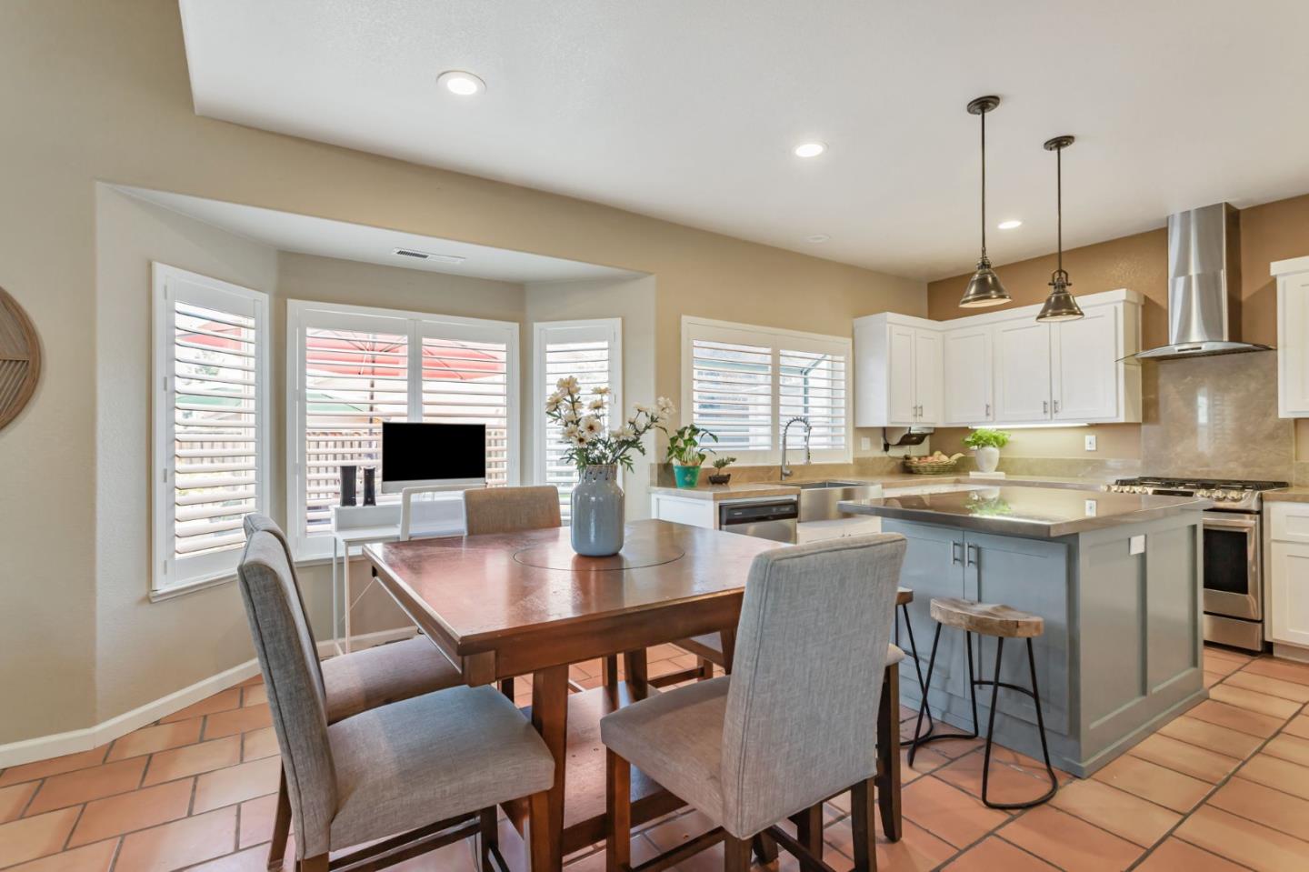 Detail Gallery Image 25 of 63 For 2711 Valley View Rd, Hollister,  CA 95023 - 4 Beds | 3 Baths