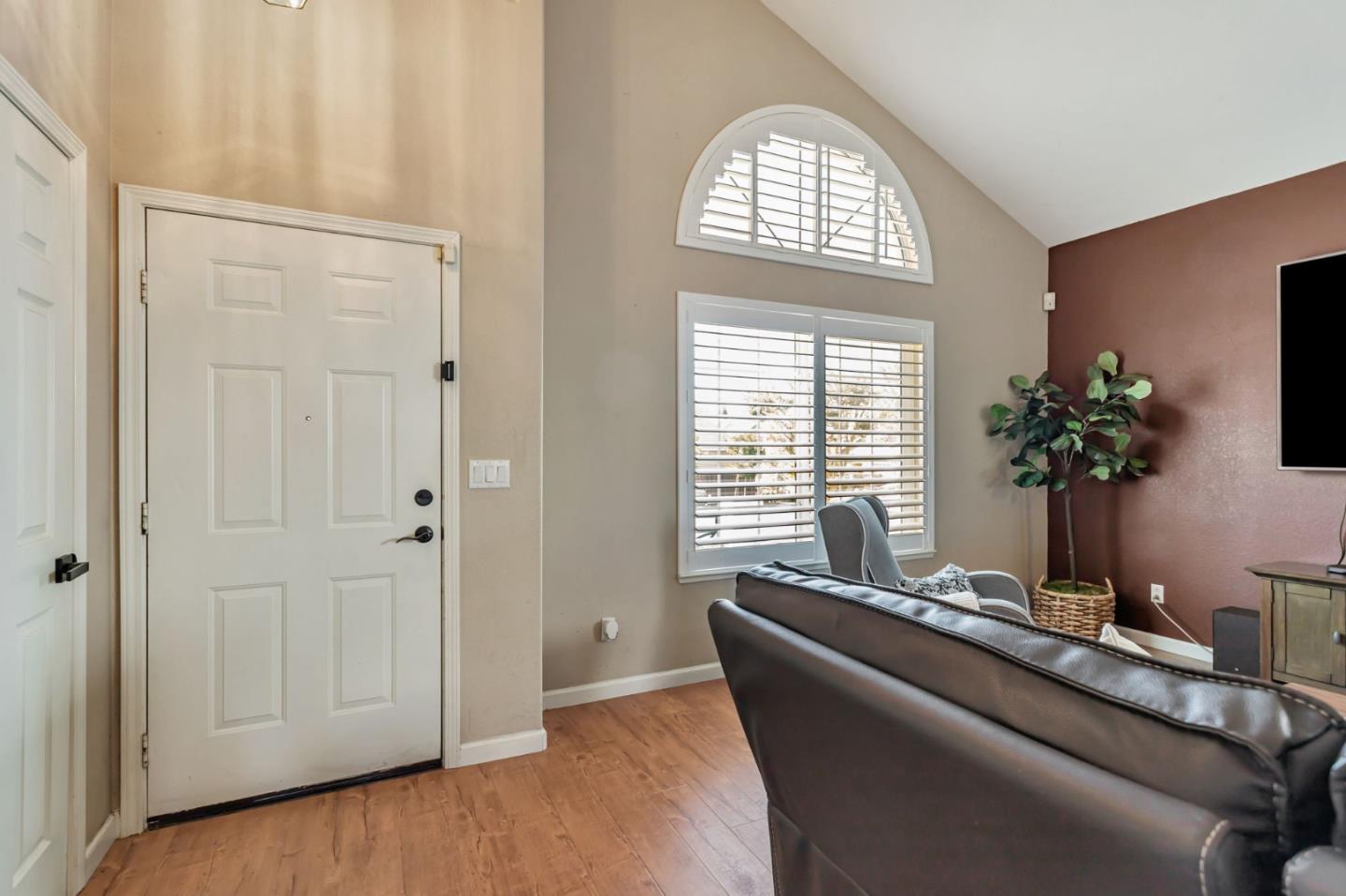 Detail Gallery Image 9 of 63 For 2711 Valley View Rd, Hollister,  CA 95023 - 4 Beds | 3 Baths