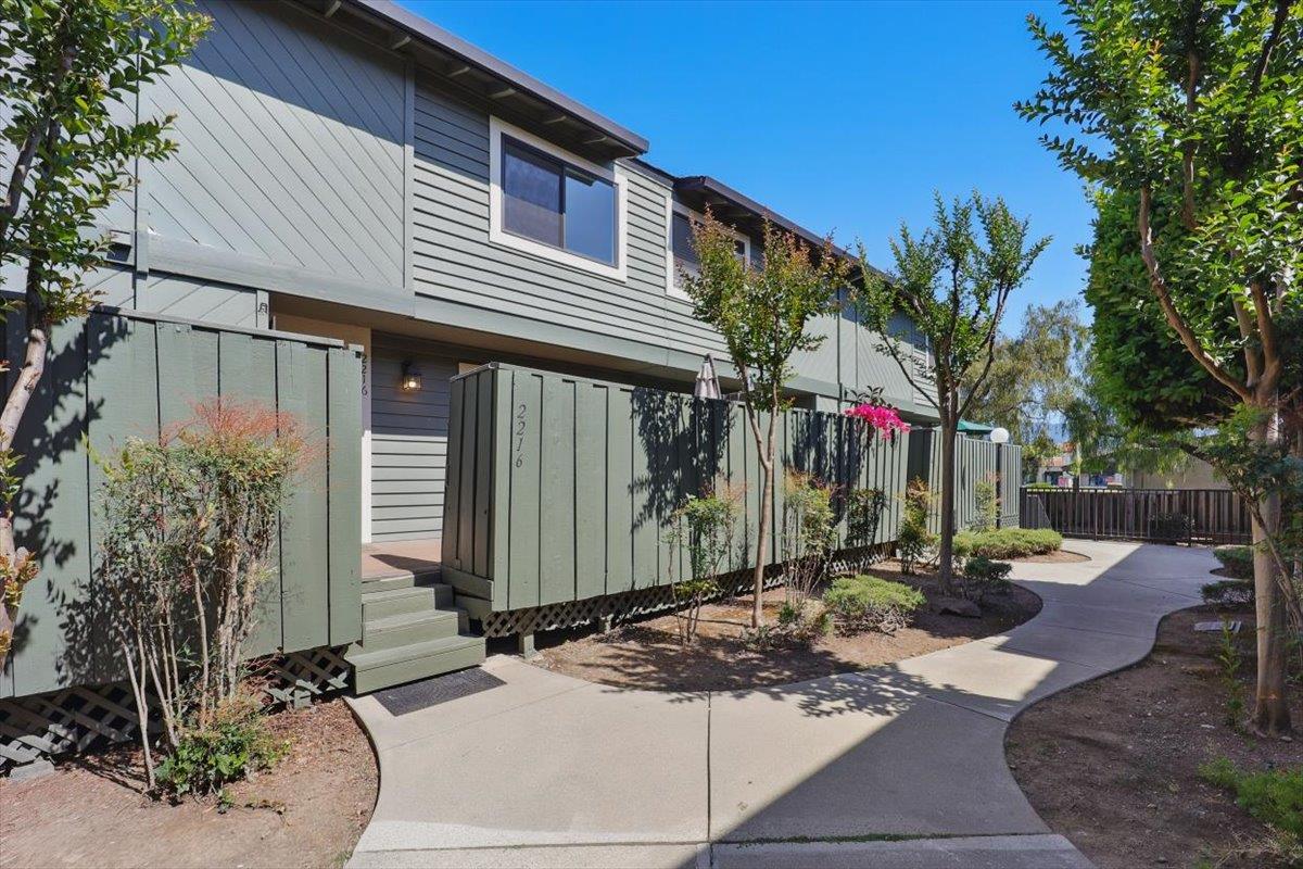 Detail Gallery Image 2 of 43 For 2216 Fazeli Ct, Campbell,  CA 95008 - 3 Beds | 2/1 Baths