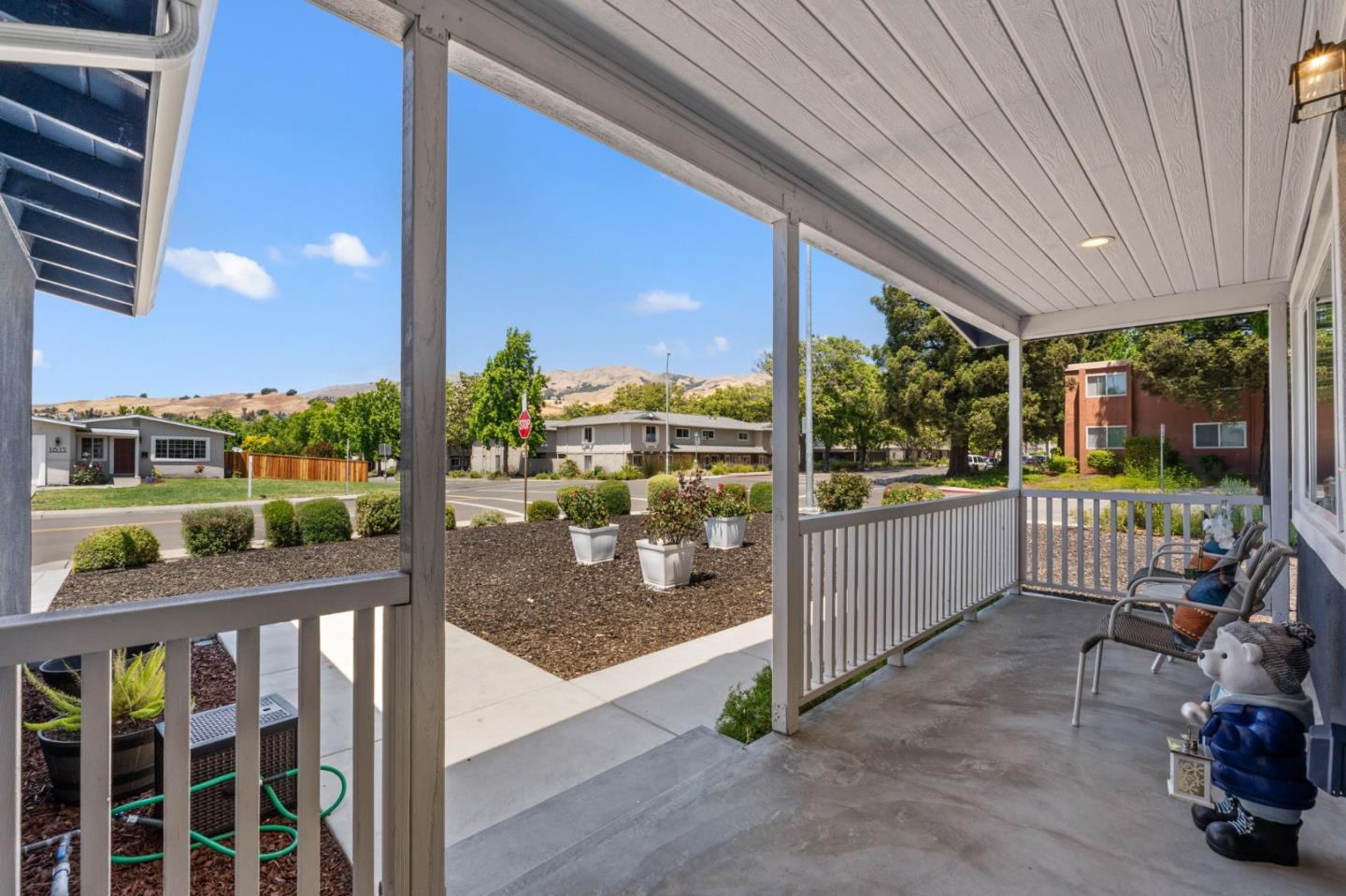 Detail Gallery Image 4 of 47 For 1610 Dennis Ave, Milpitas,  CA 95035 - 3 Beds | 2 Baths