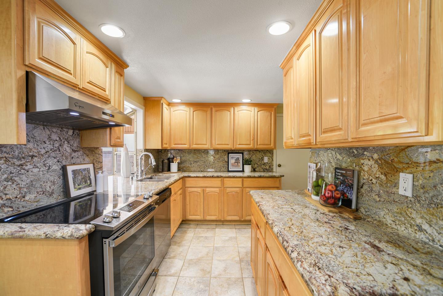 Detail Gallery Image 3 of 21 For 4422 Silva Ave, San Jose,  CA 95118 - 4 Beds | 3 Baths