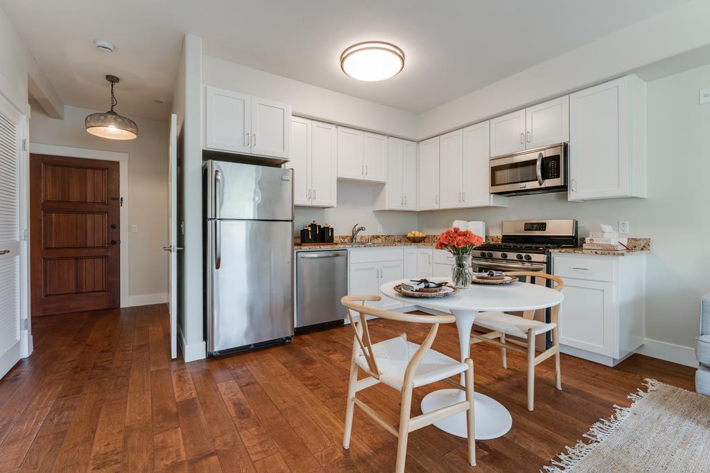 Detail Gallery Image 4 of 29 For 708 Frederick St #204,  Santa Cruz,  CA 95062 - 2 Beds | 1 Baths