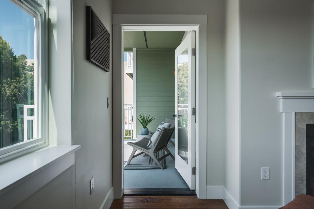 Detail Gallery Image 9 of 29 For 708 Frederick St #204,  Santa Cruz,  CA 95062 - 2 Beds | 1 Baths