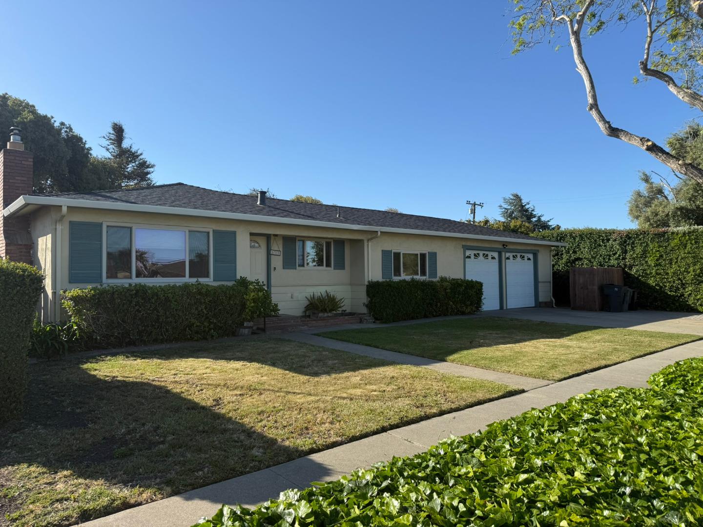 Detail Gallery Image 2 of 21 For 913 Camden Way, Salinas,  CA 93901 - 3 Beds | 2 Baths
