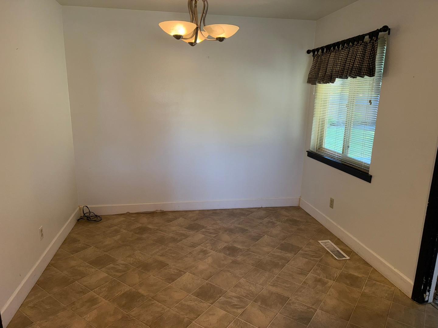 Detail Gallery Image 6 of 21 For 913 Camden Way, Salinas,  CA 93901 - 3 Beds | 2 Baths