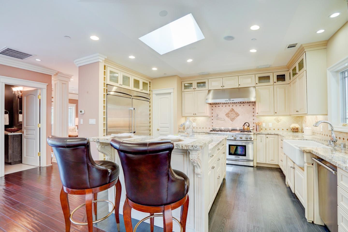 Detail Gallery Image 14 of 49 For 780 S El Monte Ave, Los Altos,  CA 94022 - 5 Beds | 4/2 Baths