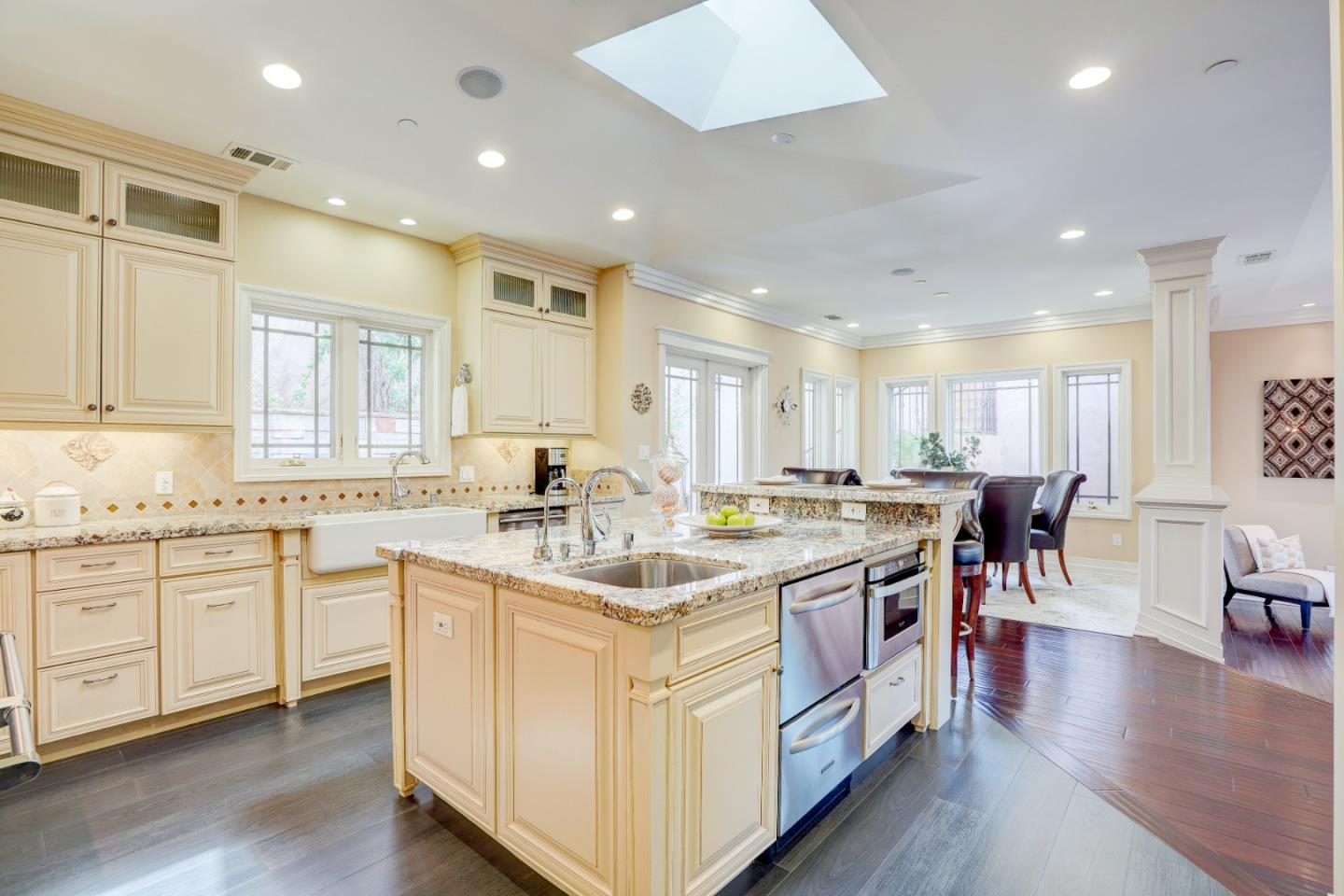 Detail Gallery Image 15 of 49 For 780 S El Monte Ave, Los Altos,  CA 94022 - 5 Beds | 4/2 Baths