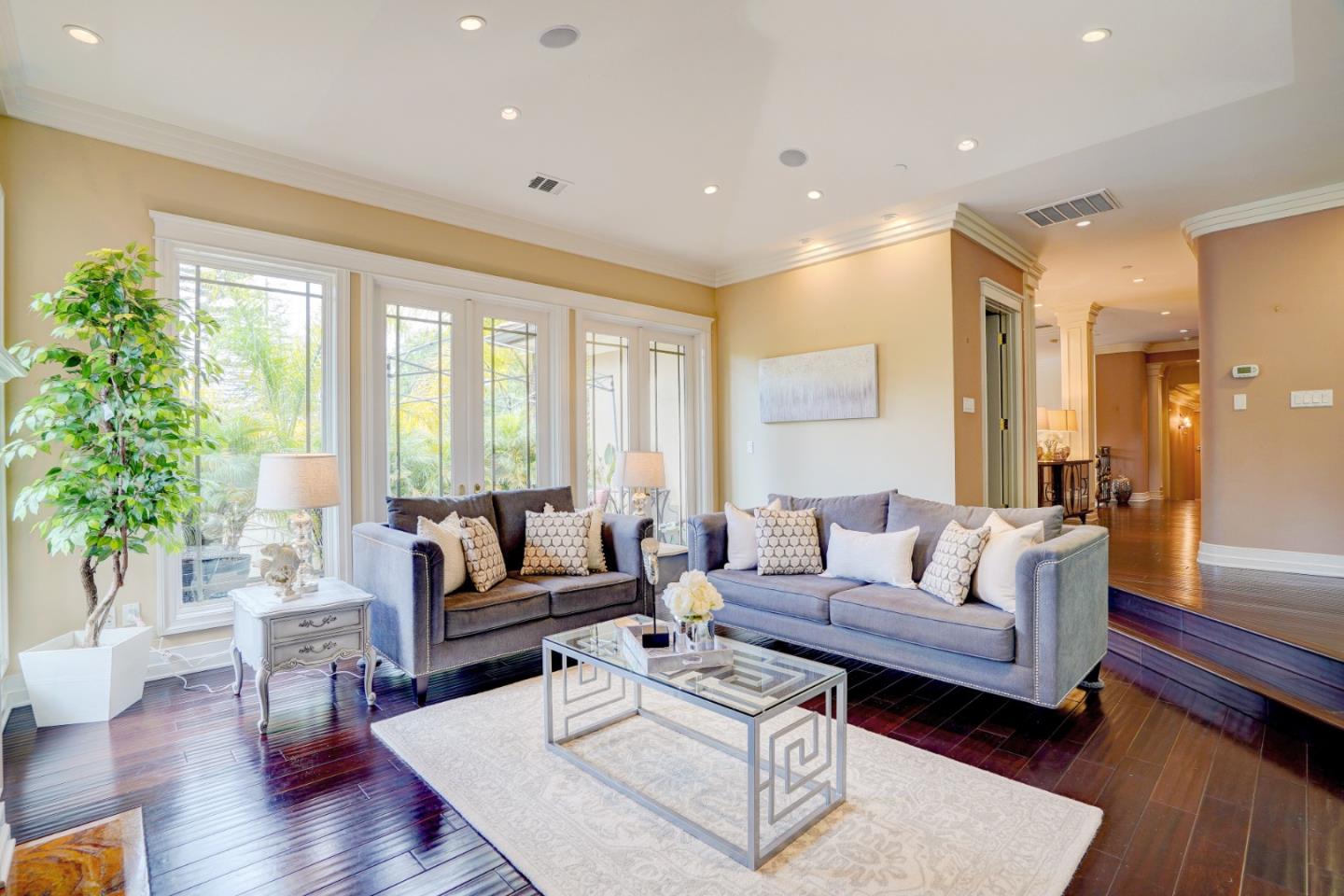 Detail Gallery Image 19 of 49 For 780 S El Monte Ave, Los Altos,  CA 94022 - 5 Beds | 4/2 Baths