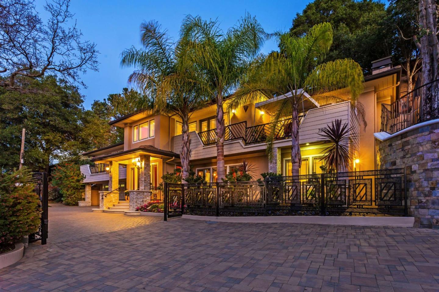 Detail Gallery Image 2 of 49 For 780 S El Monte Ave, Los Altos,  CA 94022 - 5 Beds | 4/2 Baths