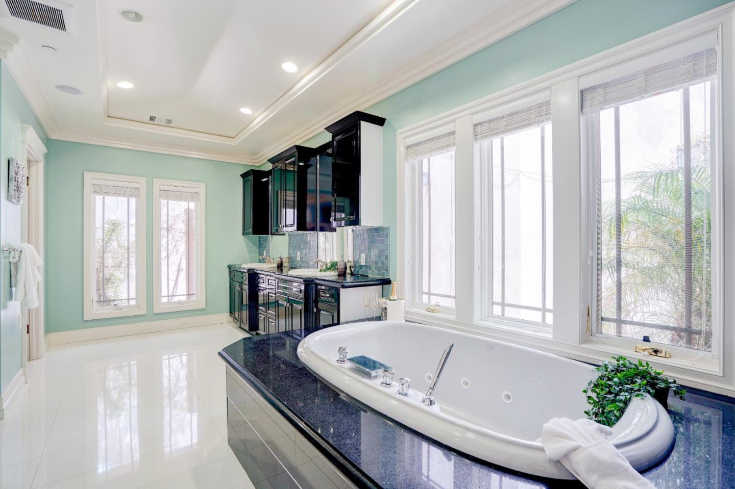 Detail Gallery Image 28 of 49 For 780 S El Monte Ave, Los Altos,  CA 94022 - 5 Beds | 4/2 Baths