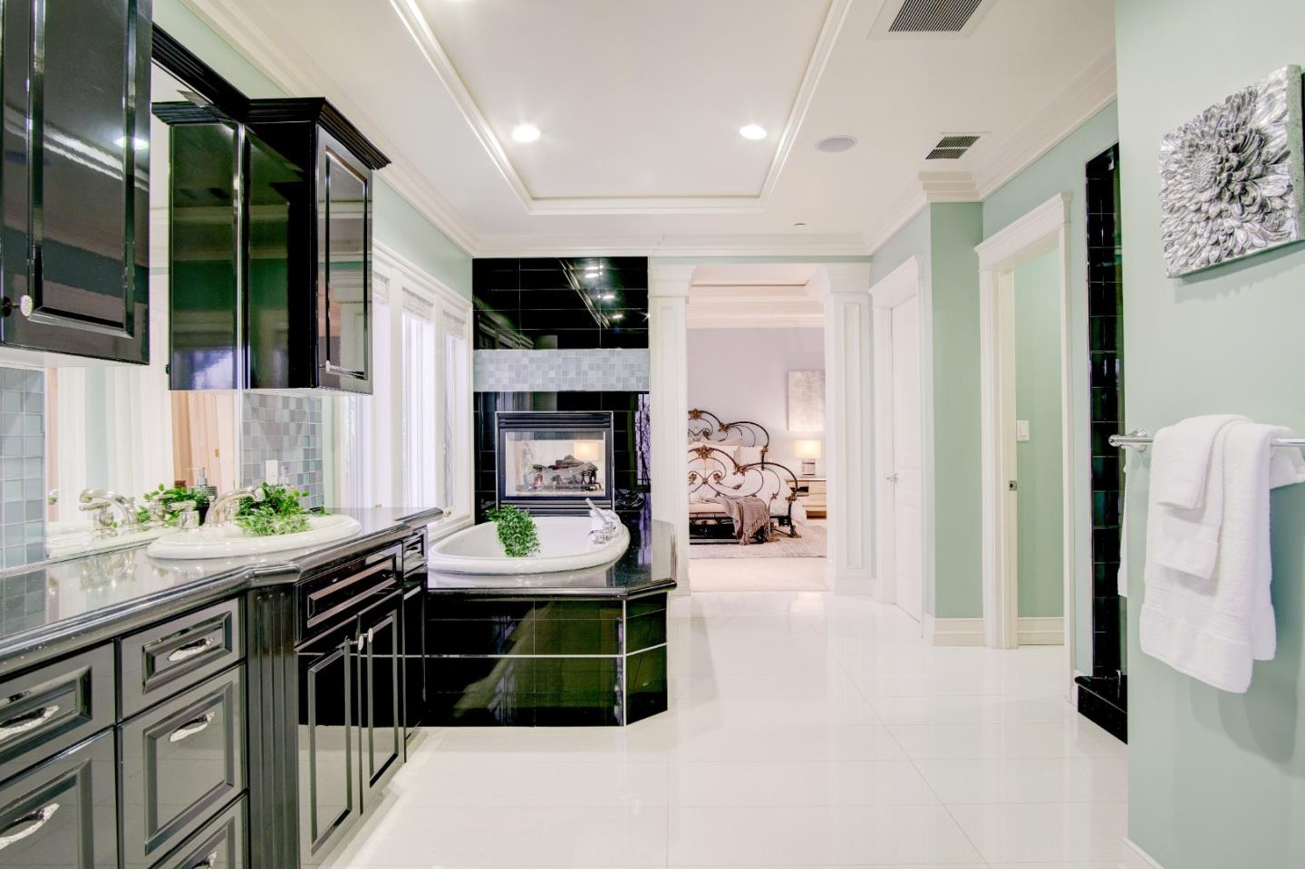 Detail Gallery Image 30 of 49 For 780 S El Monte Ave, Los Altos,  CA 94022 - 5 Beds | 4/2 Baths