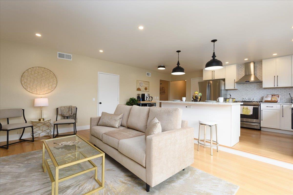 Detail Gallery Image 10 of 39 For 407 Beach Ave, Half Moon Bay,  CA 94019 - 4 Beds | 2 Baths