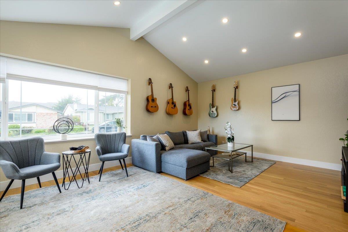 Detail Gallery Image 14 of 39 For 407 Beach Ave, Half Moon Bay,  CA 94019 - 4 Beds | 2 Baths