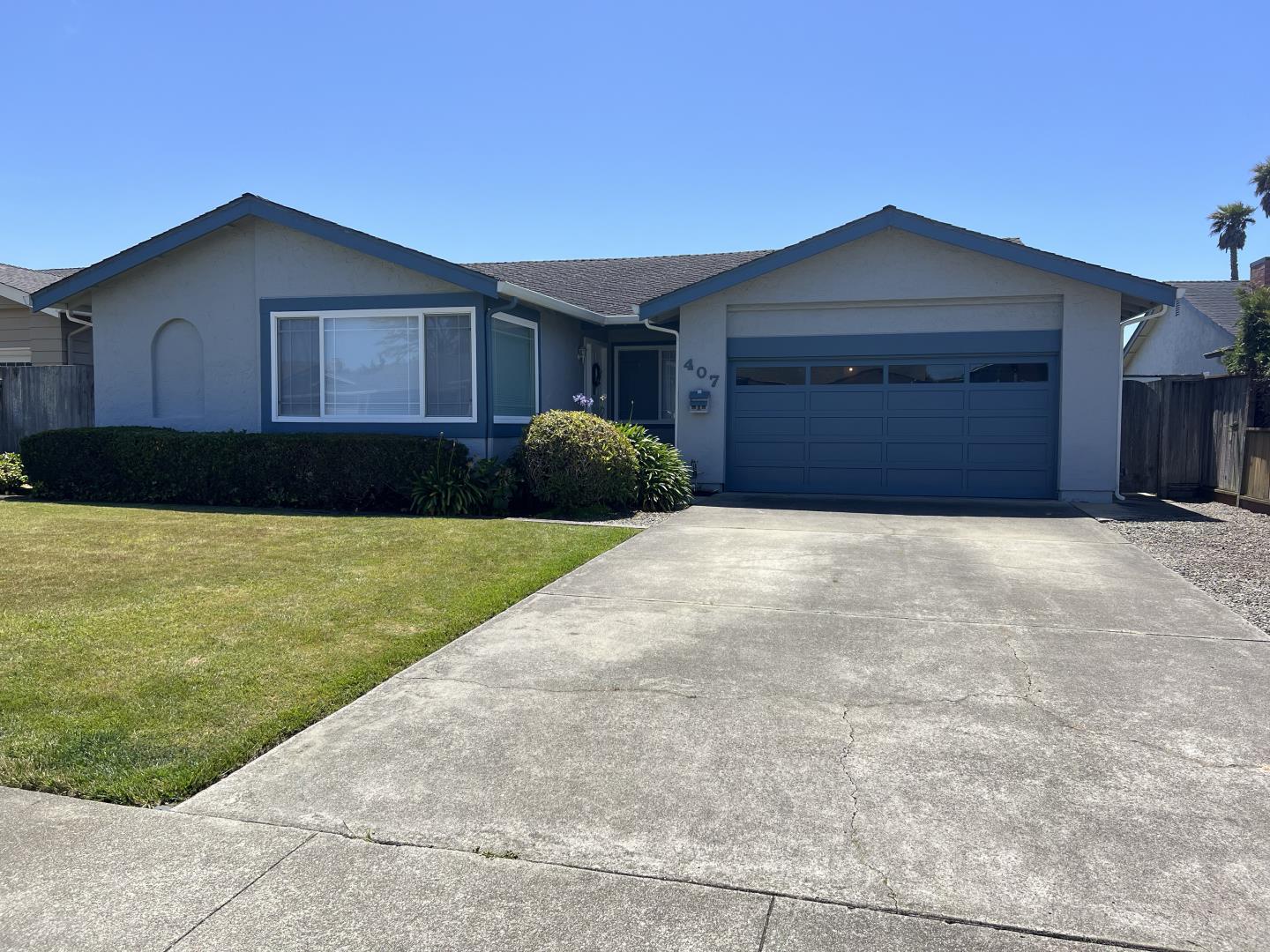 Detail Gallery Image 2 of 39 For 407 Beach Ave, Half Moon Bay,  CA 94019 - 4 Beds | 2 Baths