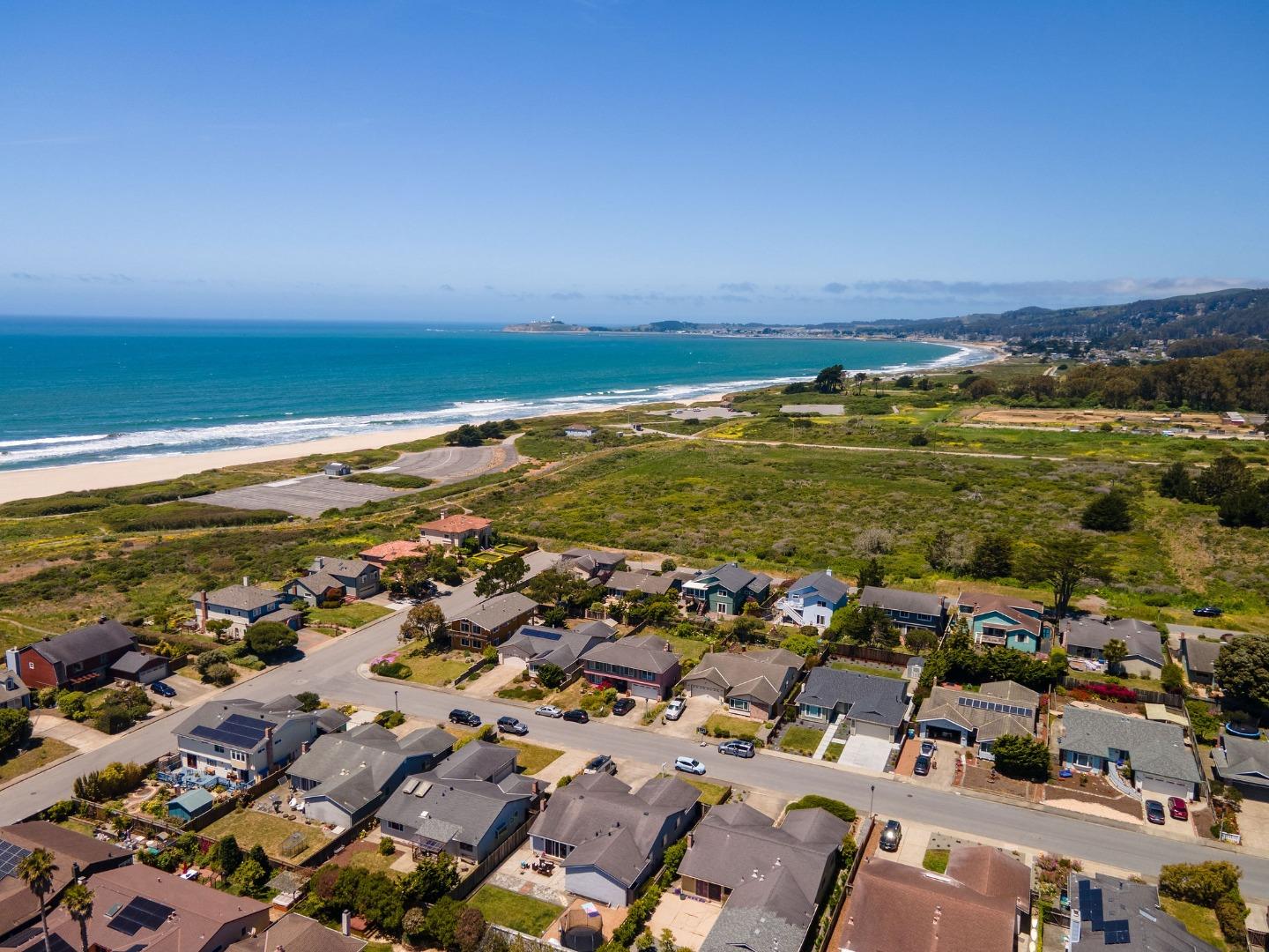 Detail Gallery Image 35 of 39 For 407 Beach Ave, Half Moon Bay,  CA 94019 - 4 Beds | 2 Baths