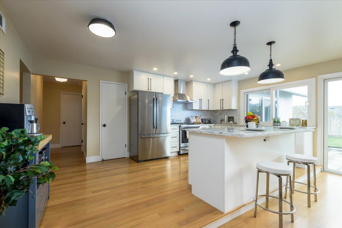 Detail Gallery Image 6 of 39 For 407 Beach Ave, Half Moon Bay,  CA 94019 - 4 Beds | 2 Baths
