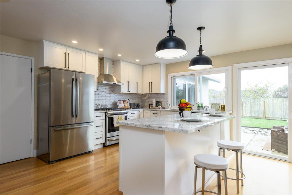 Detail Gallery Image 9 of 39 For 407 Beach Ave, Half Moon Bay,  CA 94019 - 4 Beds | 2 Baths