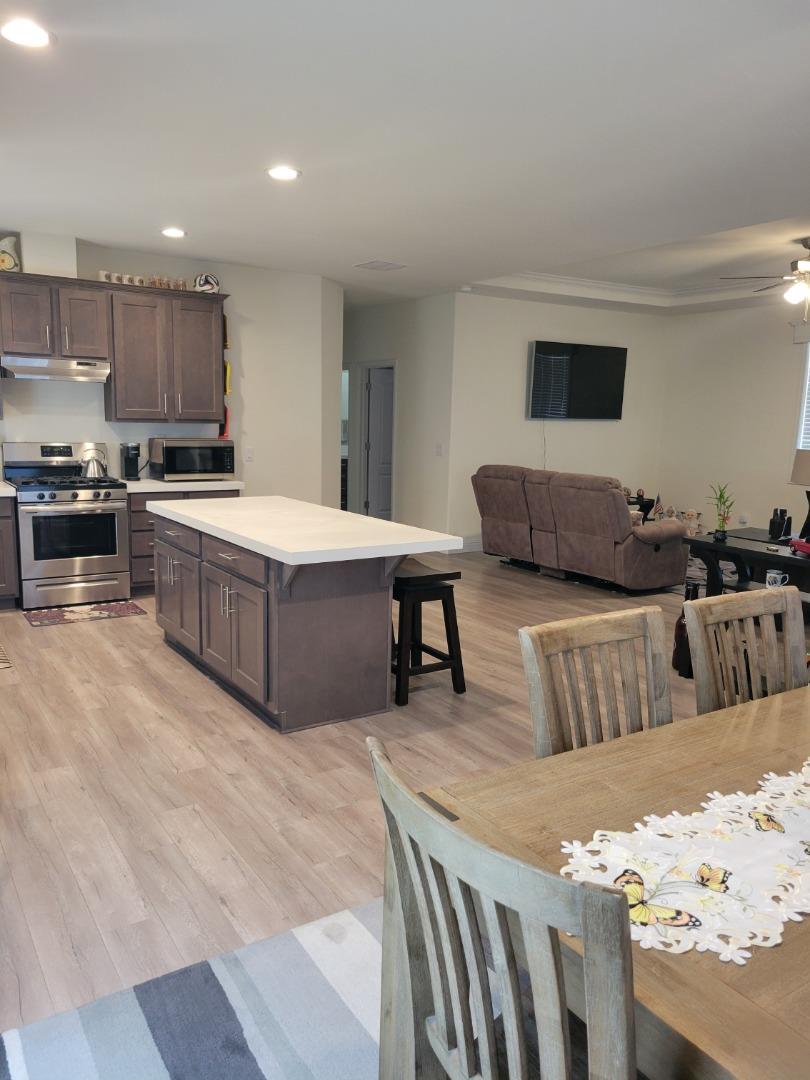 Detail Gallery Image 4 of 16 For 195 Blossom Hill Rd #215,  San Jose,  CA 95123 - 3 Beds | 2 Baths