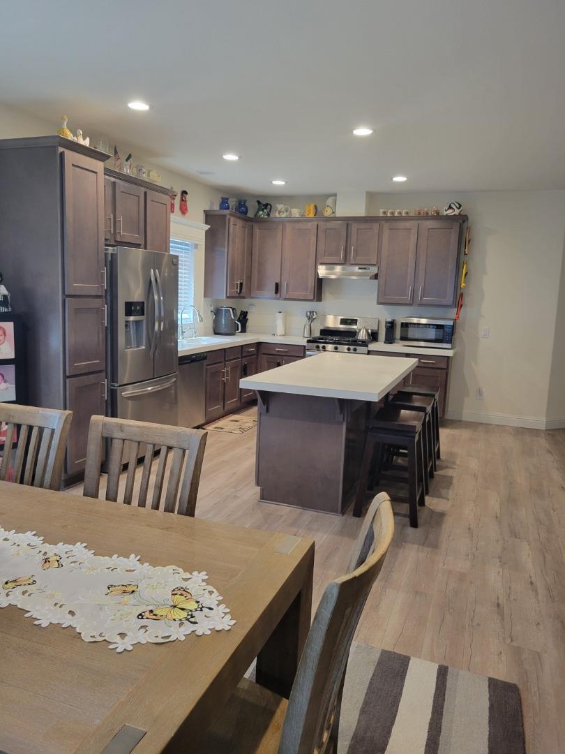 Detail Gallery Image 5 of 16 For 195 Blossom Hill Rd #215,  San Jose,  CA 95123 - 3 Beds | 2 Baths