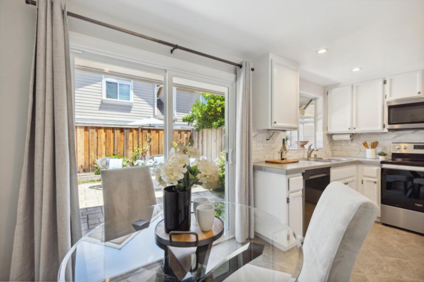 Detail Gallery Image 7 of 21 For 5214 Macaw Ct, San Jose,  CA 95123 - 3 Beds | 2/1 Baths