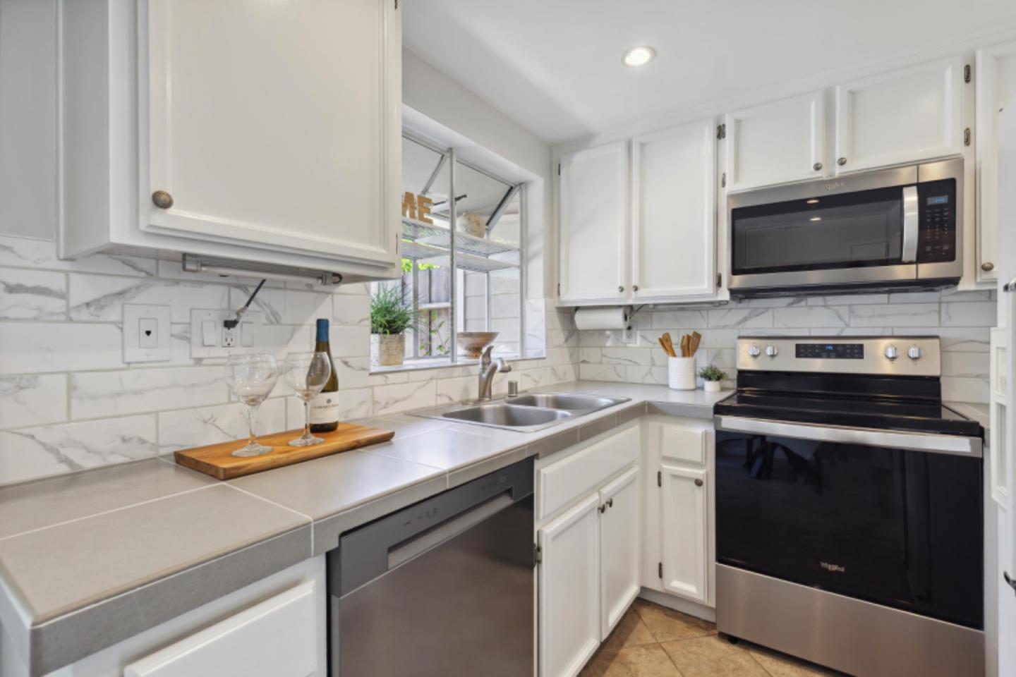 Detail Gallery Image 8 of 21 For 5214 Macaw Ct, San Jose,  CA 95123 - 3 Beds | 2/1 Baths