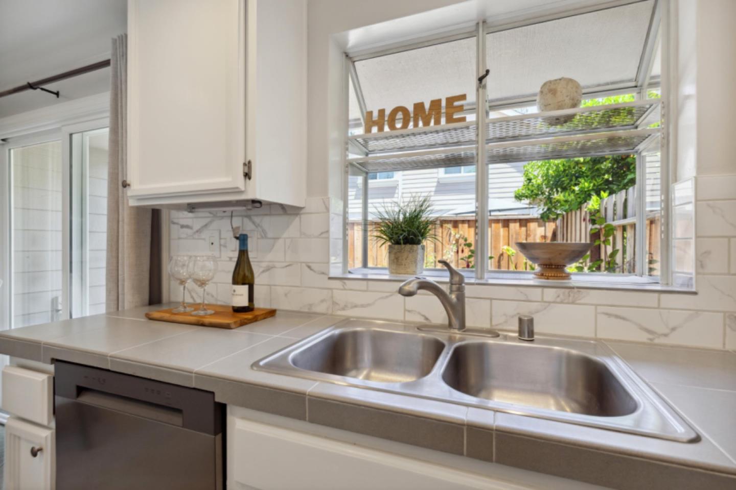 Detail Gallery Image 9 of 21 For 5214 Macaw Ct, San Jose,  CA 95123 - 3 Beds | 2/1 Baths