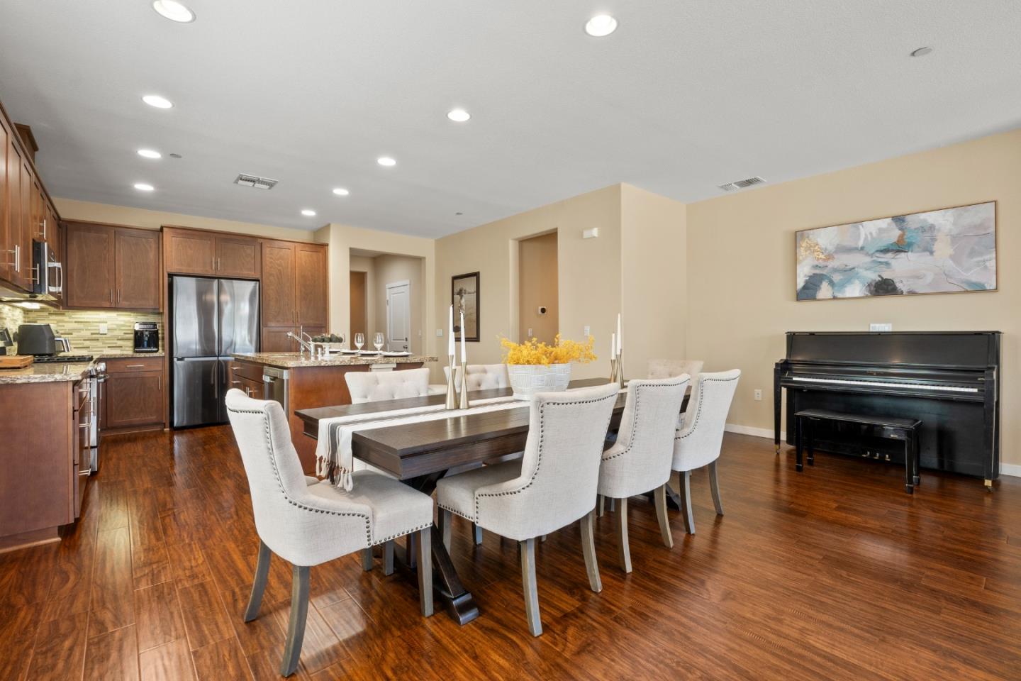 Detail Gallery Image 10 of 44 For 1141 Navigator Dr, Lathrop,  CA 95330 - 3 Beds | 3 Baths