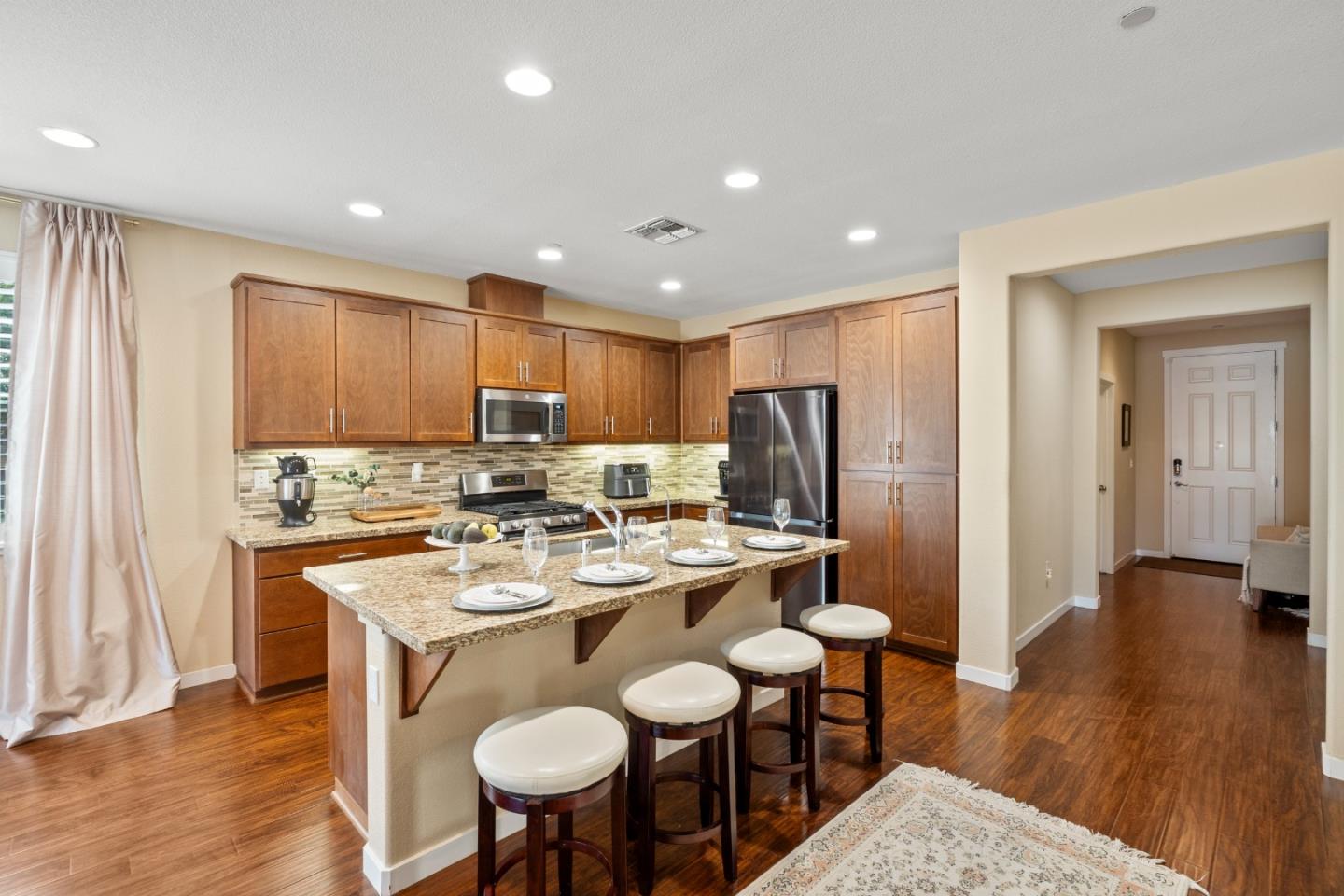 Detail Gallery Image 12 of 44 For 1141 Navigator Dr, Lathrop,  CA 95330 - 3 Beds | 3 Baths
