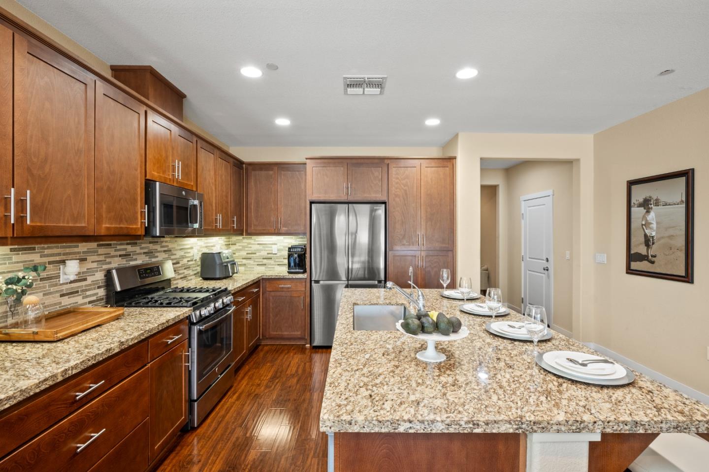 Detail Gallery Image 14 of 44 For 1141 Navigator Dr, Lathrop,  CA 95330 - 3 Beds | 3 Baths