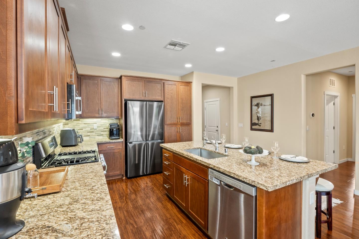 Detail Gallery Image 15 of 44 For 1141 Navigator Dr, Lathrop,  CA 95330 - 3 Beds | 3 Baths