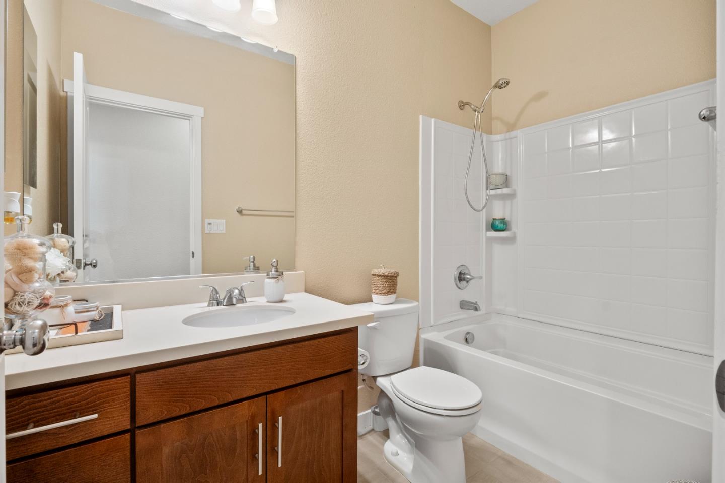 Detail Gallery Image 24 of 44 For 1141 Navigator Dr, Lathrop,  CA 95330 - 3 Beds | 3 Baths