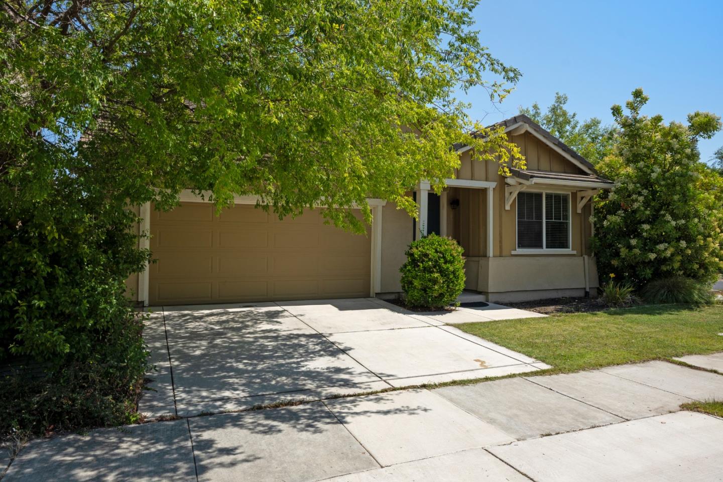 Detail Gallery Image 3 of 44 For 1141 Navigator Dr, Lathrop,  CA 95330 - 3 Beds | 3 Baths