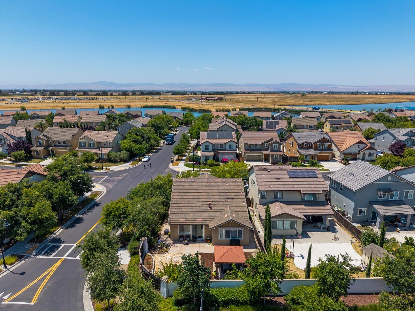 Detail Gallery Image 39 of 44 For 1141 Navigator Dr, Lathrop,  CA 95330 - 3 Beds | 3 Baths