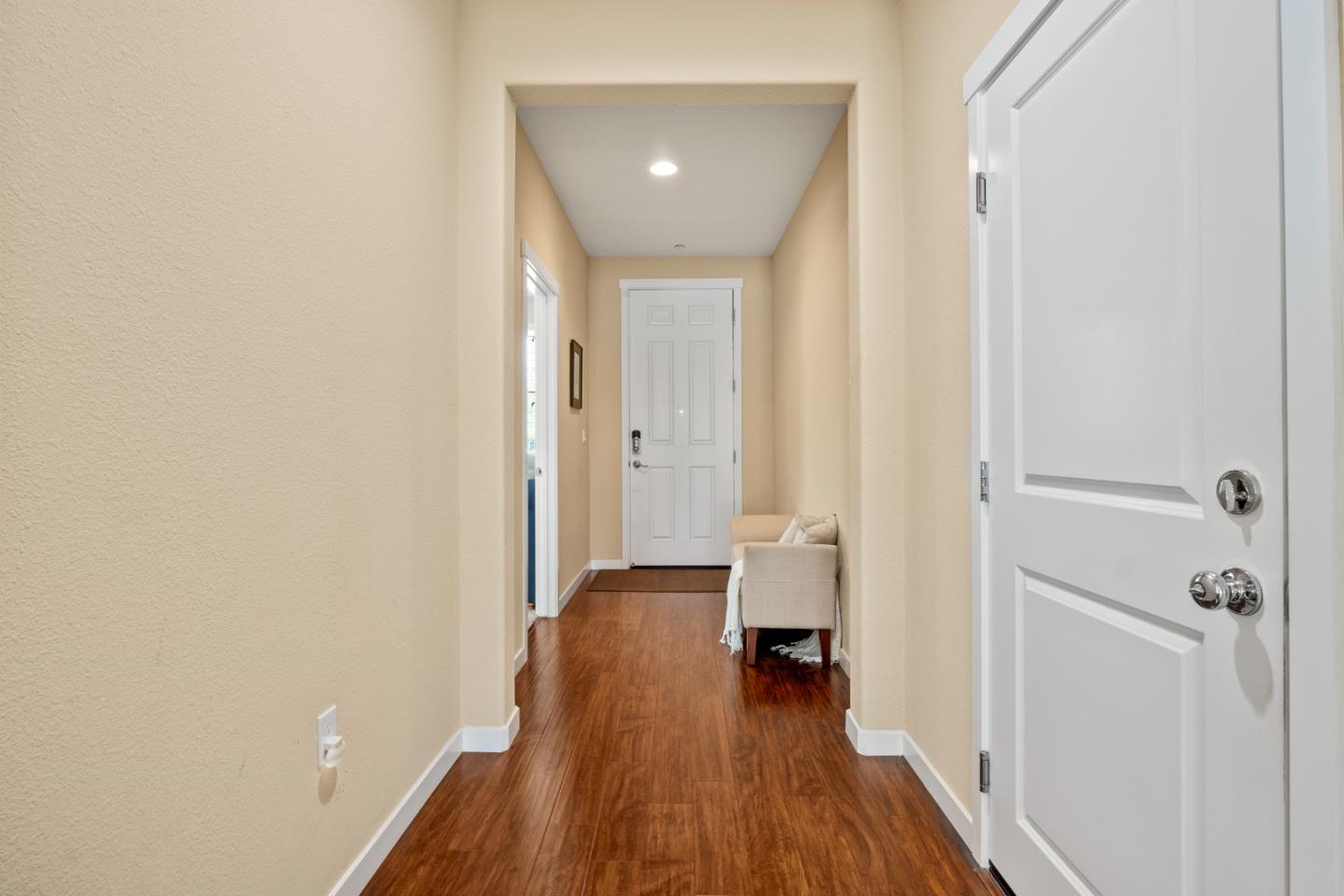 Detail Gallery Image 4 of 44 For 1141 Navigator Dr, Lathrop,  CA 95330 - 3 Beds | 3 Baths